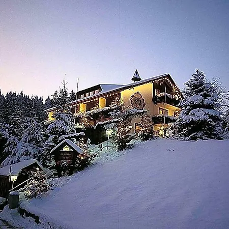 Adlerschanze فندق 3*
